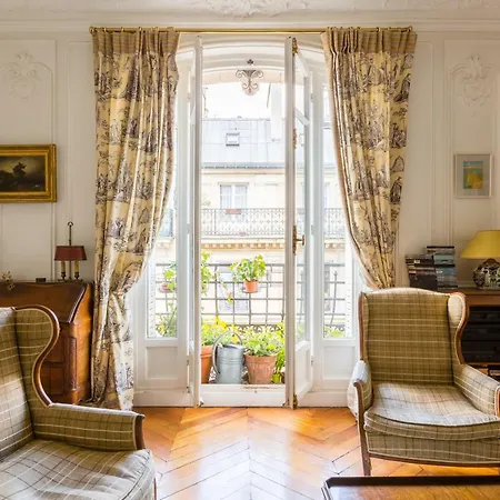Veeve Ornate In The 8th Paris