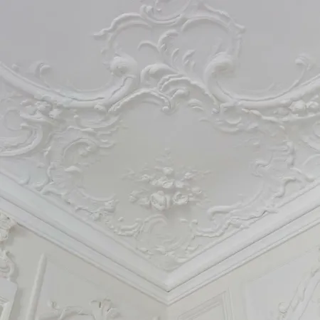 Veeve Ornate In The 8th *