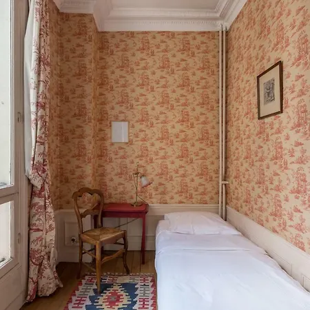 Veeve Ornate In The 8th * Paris